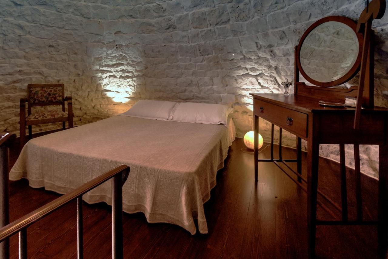 Navolte Trulli E Quiete Con Piscina Villa Locorotondo Exterior photo