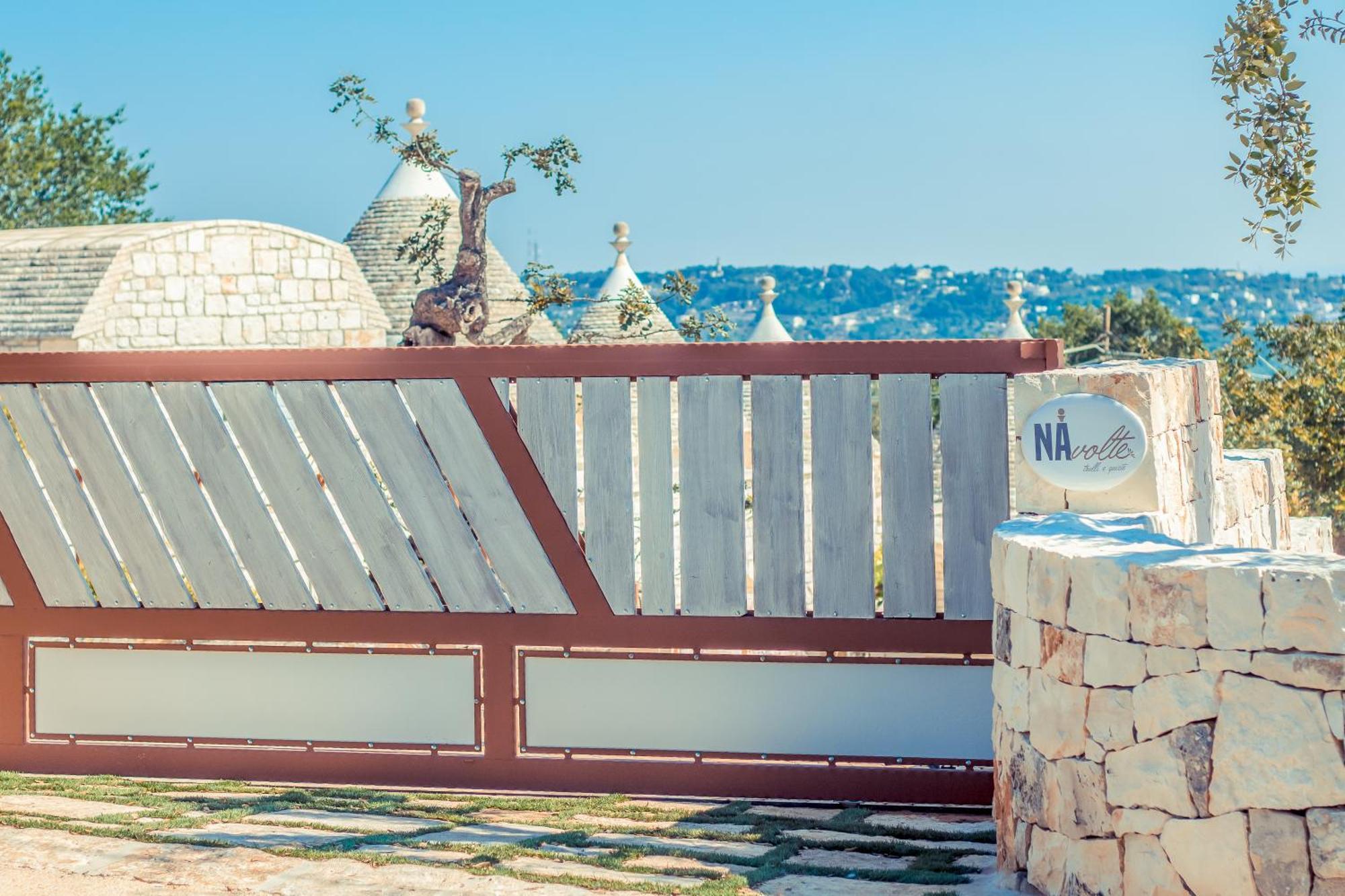 Navolte Trulli E Quiete Con Piscina Villa Locorotondo Exterior photo